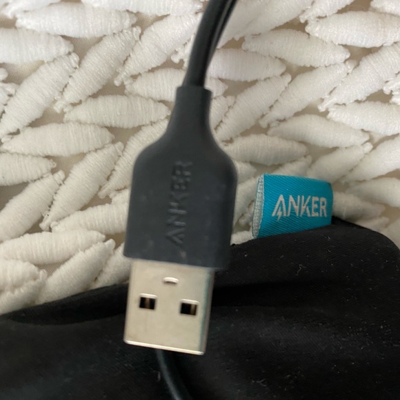 ANKER portable charger - Picture 2 of 12